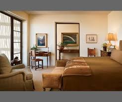 If you're in need of master bedroom decor ideas, think about what sort of mood you want to set — both modern and rustic bedrooms can. G6thlsxh3zfam