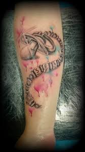 Mit einem schönen #tattoo kannst du die liebe zu deinem #kind auf deiner haut verewigen. Aquarell Schnuller Nugel Tattoos Mit Namen Mama Tattoo Ideen Tattoo Ideen