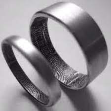 30 Unusual Creative And Stylish Ring Designs Blog Of Francesco Mugnai Unusual Wedding Rings Fingerprint Wedding Bands Traditional Wedding Rings