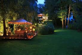 Dies können ein brunnen, teich, pool, eine pergola, separate pflanzenarten und andere objekte im garten sein. Illumination Licht Im Garten Zinsser Gartengestaltung Schwimmteiche Und Swimmingpools