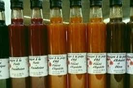 Vinaigre Ail Espelette Framboises Echalote Olives En 2020 Vinaigre Piment Espelette Thym Et Romarin