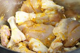 Tambahkan ketumbar bubuk, daun salam, serai, serta lengkuas. Ayam Goreng Serai Azie Kitchen