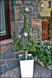 Eingang Dekorieren Eingang Weihnachtlich Dekorieren Tannenbaum In Blumentopf Eingang Weihnachtlich Dekorieren Weihnachtlich Dekorieren Weihnachtsdekoration