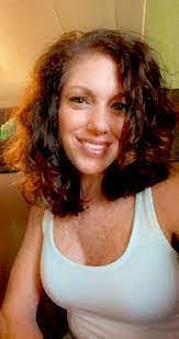 Kari Mclain's Instagram, Twitter & Facebook