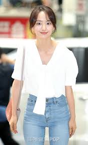 고군분투하는 월급쟁이들의 삶 오산시립미술관이 제1전시실(2층)에서 <샐러리(celery)맨이 되고 싶은 샐러리(salary)맨> 전시를 엽니다. ìì§ì ê±¸ê·¸ë£¹ ì°ìì¸ ì¼ë² ì ì¥ì