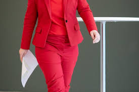 Od leta 2018 skupaj z robertom habeckom vodi stranko alliance 90/zeleni. Wie Der Baerbock Hype Die Grunen Zum Wahlerfolg Bringen Kann Tageblatt Lu Tageblatt Lu