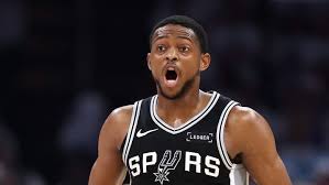 Spurs’ De’Aaron Fox Shoves Jalen Brunson During Heated NBA Finals Game