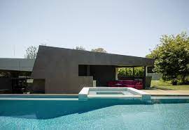 Konaklama tesisi 2 yatak odası ve tam donanımlı mutfaktan oluşmuştur. Barrington Residence In California By Eric Rosen Architects