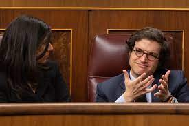 VOX acusa a Gobierno de "sadismo fiscal" por haber subido más de 50  impuestos - LA GACETA