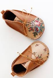 Sweet Handmade Floral Leather Baby Shoes Txelllagresa On Etsy Leather Baby Shoes Baby Outfits Newborn Trendy Baby Clothes