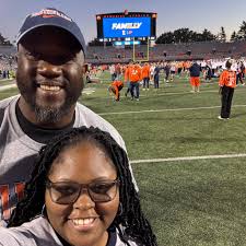 Hi all. Got a question about the galloping technique used by iron maiden in  'the trooper' do I play down strokes, or up and down? Trying both and can't  make my mind