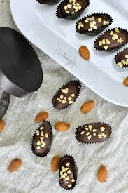 Kalau sebut resepi biskut almond london, jarang orang tak buat untuk menjadi pengisi balang biskut raya di atas meja tetamu kan. Biskut Almond London Rangup Buat Orang Lapo