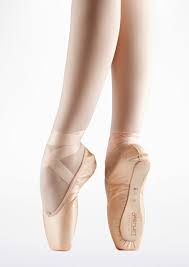 If you are searching for pointe shoes, you will have several decisions to make, including brand and style. Merlet Prelude Pointe Shoe Hard Shank Move Dance