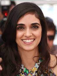 Liraz has shown great growth, initiatives, and results over the years and she will be a real asset to anyone who'll work with her in the future! Bild Zu Liraz Charhi Kinoposter Liraz Charhi Filmstarts De