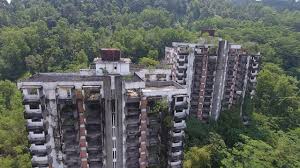 Seven minutes before the collapse, the building began to pop and crack, and employees sounded the alarm. Abandoned Highland Towers Collapsed Disaster Haunted Youtube
