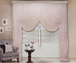 Aşağı ve yukarı hareket edebilen özel bir mekanizmaya sahip stor perdeler, kullanım kolaylığı ve şıklığı bir arada sunar. Tac Kruvaze Perde Modelleri Elif Perde