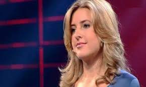 الأمريكية جنيفر غراوت تتلو سورة القمر على طريقة الشيخ المنشاوي