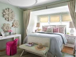 This Spring Inspired Cottage Bedroom Reflects A Cool Calm Vibe Throug Camera Da Letto Interior Design Design Della Camera Da Letto Decorazione Camera Da Letto