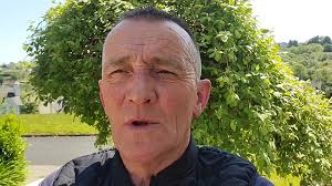 Contacting a Man in the Toon for Assistance