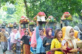 Check spelling or type a new query. Ini Rahasia Lain Dulang Wadah Makanan Tradisional Pulau Lombok Travel Tempo Co