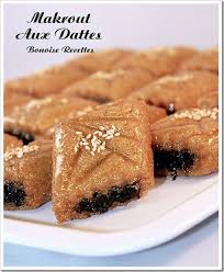 Makrout Aux Dattes Un Gateau Algerien Bonoise Recettes Art De Cuisine De Sihem Gateaux Algeriens Cuisine Algerienne Biscuit Makrout Aux Dattes Makrout Dattes