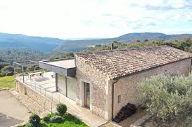 Découvrez 36 magnifiques maisons en pierre où on rêve d'habiter. Construction D Une Maison Contemporaine A Ossature Bois Et Pierres Seches A Bonnieux 84480 Au Coeur Du Luberon Construction De Maison A Ossature Bois Luberon Mialon Charpente