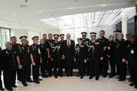 But, expect a lot of waiting between processes. Lawatan Rasmi Perdana Menteri Ke Jabatan Imigresen Malaysia Di Jabatan Imigresen Malaysia Persint 2 Putrajaya Pada 19 Jun 2014