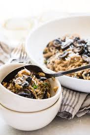 Instant Pot Wild Mushroom Risotto This Earthy Risotto Recipe Is One Of My Favorites For A 30 Minute Weeknigh One Pot Meals Mushroom Risotto Stuffed Mushrooms