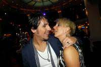 Jan dulles, pseudoniem van jan keuken (volendam, 15 januari 1975), is een nederlandse zanger die nationaal bekend werd als lid van de 3js. Reni Van Maren