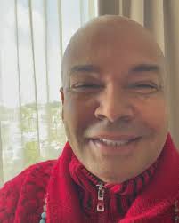 “A Soñar con nuestras corona amigos y decretar nuestros sueños,sin importar  cual sea tus profesión 108 veces,escuchemos el video mi gente hermosa  👑✨🙏🏼🕉️