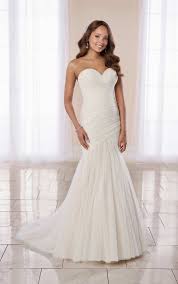 Wedding dresses └ wedding & formal wear └ specialty └ clothing, shoes & accessories all categories antiques art automotive baby books business & industrial cameras & photo cell phones new customized a line ivory lace wedding dresses plus size beach wedding dress. Modern Fit And Flare Wedding Dress With Ruching Stella York Wedding Dresses