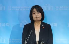 일본군 위안부 피해자를 위한 후원금을 유용했다는 의혹을 받는 윤미향 더불어민주당 의원과 한국정신대문제대책협의회(정대협) 측이 후원금은 적법하게 사용됐으며. ê¹€íƒœí  ìœ¤ë¯¸í–¥ì— ë™ë„¤ ì‚°ì•…íšŒ ë¹„ìš© ì •ë¦¬ë„ ì´ë ‡ê² ì•ˆ í•´