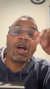 New car play SINGLE DIN!!! Keep your radio door have CarPlay and a knob!!! 