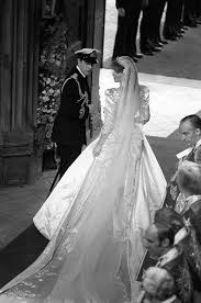 Sources claim that under us law, being married would legally prevent fergie from testifying about andrew in. Prince Andrew And Sarah Ferguson S 1986 Wedding Photos Fergie And Andrew S Wedding Details