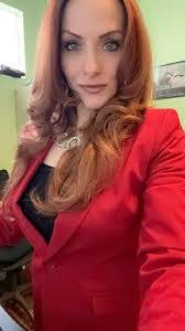 Linda Strauss's Instagram, Twitter & Facebook