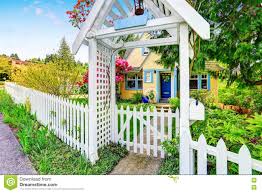 3 luxe appartementen te huur in winterberg (hildfeld) welkom. 34 612 Kleines Gelbes Haus Fotos Kostenlose Und Royalty Free Stock Fotos Von Dreamstime