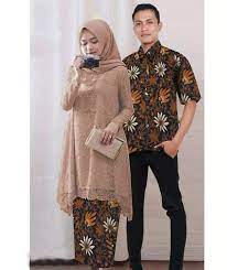 30 model baju kondangan muslim 2020 kekinian banget model kebaya couple modern hallo kembali menyambung artikel model kebaya untuk tunangan yang bisa kamu jadikan referensi acara tunagan dan kondangan model kebaya couple ini akan saya. Rumah Gaye Cp Sofie Batik Baju Pasangan Terbaru 2021 Pakaian Batik Pria Wanita Fashion Kekinian Outfit Kondangan Batik Couple Batik Couple Pria Wanita Lazada Indonesia