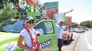 The tour de france (french pronunciation: Tour De France Dans La Caravane Publicitaire On A Lance Les Bonbons Qui Enflamment Les Foules