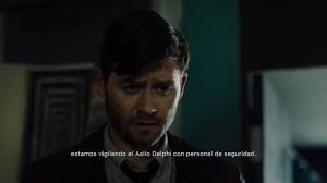 A su lado, se encuentra otra persona encadenada, el dr. Rkurh1ebiyy0zm