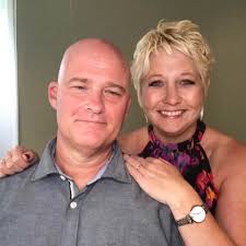 My daughter is looking for part time waitressing jobs (weekends) She is 17  (18 in July)and has some experience. Any suggestions where she can apply?