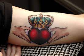 16 Great Claddagh Tattoos Http Slodive Com Inspiration Showcase 16 Great Claddagh Tattoos Claddagh Tattoo Irish Claddagh Tattoo Claddagh Ring Tattoo