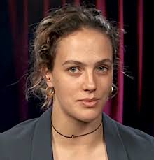 Jessica Brown Findlay - Wikipedia