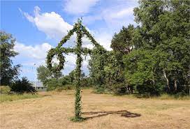 Festligheten infaller vid olika tillfällen på olika håll i världen som första maj, pingst eller midsommar.ibland är majstången en permanent installation som bara tas ned för att lövas. Midsommarstang Foto Bild Europe Scandinavia Sweden Bilder Auf Fotocommunity