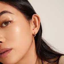 Amazon.com: BMMYE Juego de 4 pares de aretes pequeños de aro de oro para  mujer, para cartílago, aretes dorados para múltiples piercings,  hipoalergénicos, Cobre, Circonia cúbica : Ropa, Zapatos y Joyería