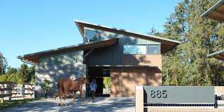 Suche haus gesucht für hundepension, region suhrental, angrenzendes aargau wir suchen ein haus mit möglichst wenig nachbarn, am dorfrand oder ausserhalb. Moderne Ranch Haus Mit Modernen Stall Haus Als Der Bonus Moderne Ranch Ranch Hauser Moderne Scheune