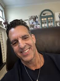 Gary Simas's Instagram, Twitter & Facebook