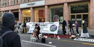 Der verkaufsoffene sonntag zur art week am 30. Verkaufsoffener Sonntag In Berlin Vorgluhen In Der Friedrichstrasse Taz De