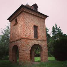 Pigeonnier A Brens Pres De Brin De Cocagne Chambre D Hotes Ecologique De Charme Dans Le Tarn Pres D Albi Brin De Cocagne Old Country Barns En 2019 Pigeonnier