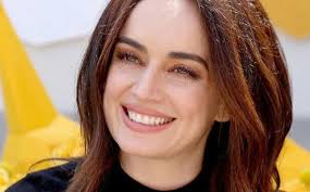 Ana de la reguera también asistió a esta gala, durante la cual se recaudaron fondos para ayudar a las familias de niños con cáncer. Ana De La Reguera La Gente Ahora Me Ve Un Poco Diferente Poder Y Critica