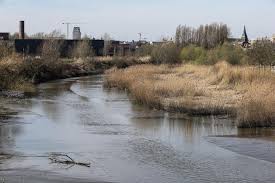 Ghent to bruges by train the train journey time between ghent and bruges is around 30 min and covers a distance of around 40 km. Geen Pleziervaart Op Oude Scheldemeander In Gentbrugge Wel Drie Fietsbruggen Over Die Rivier Gent Hln Be